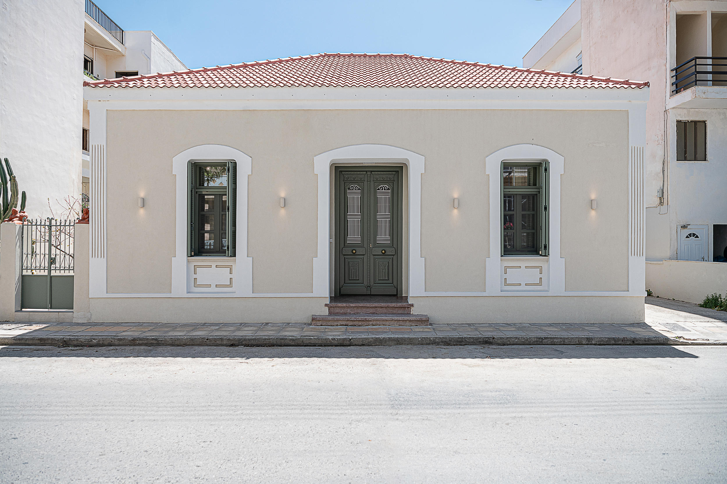 IXNOS Architects Residence in Harmonic Lines. Facade.
